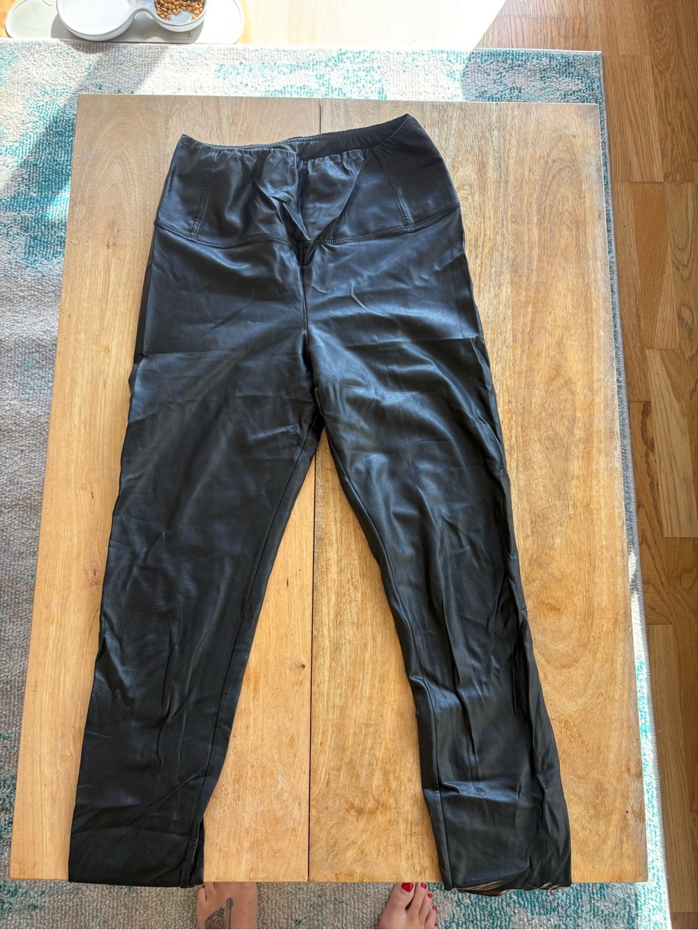 Wilfred Black Faux Leather leggings - Classic